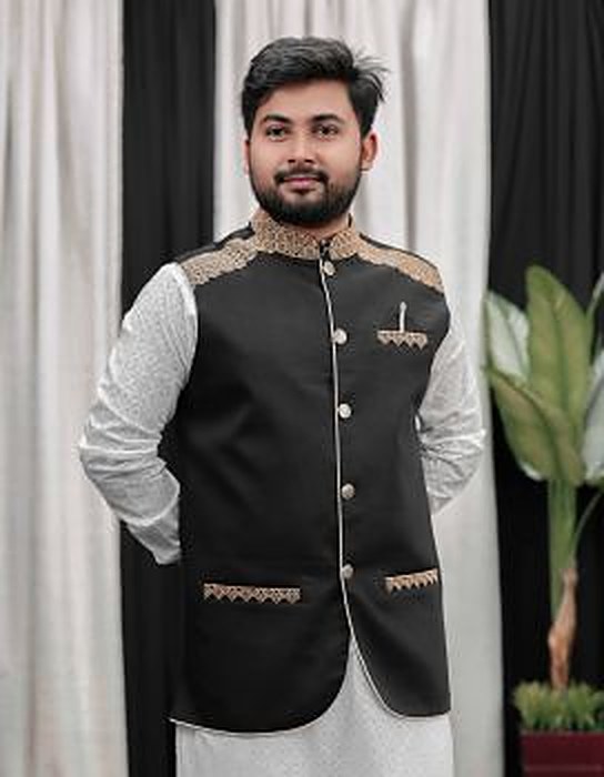 ব্ল্যাক এমব্রয়ডারি কোটি
